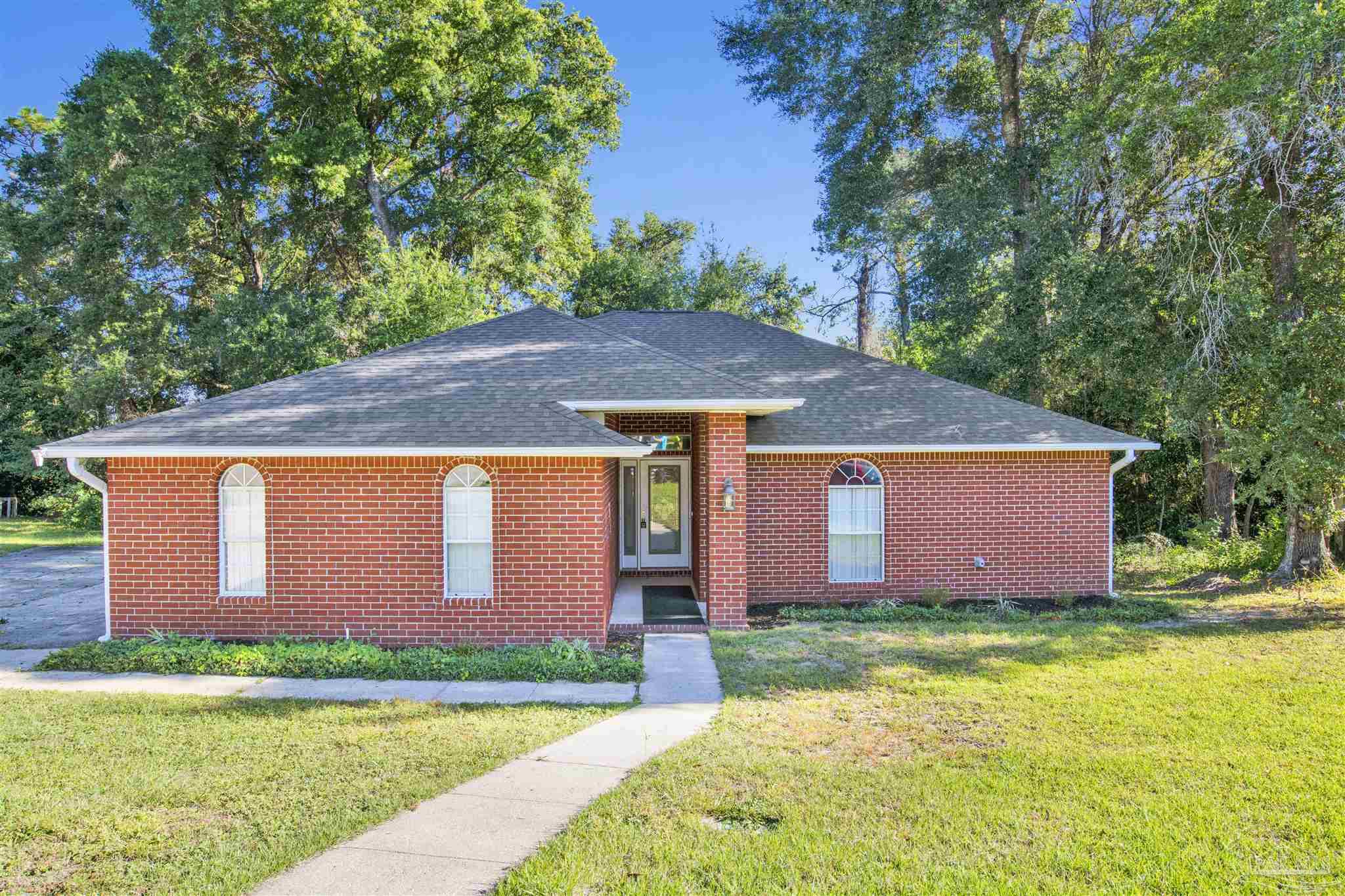 Summer Lakes Ln, Pensacola, FL 32504