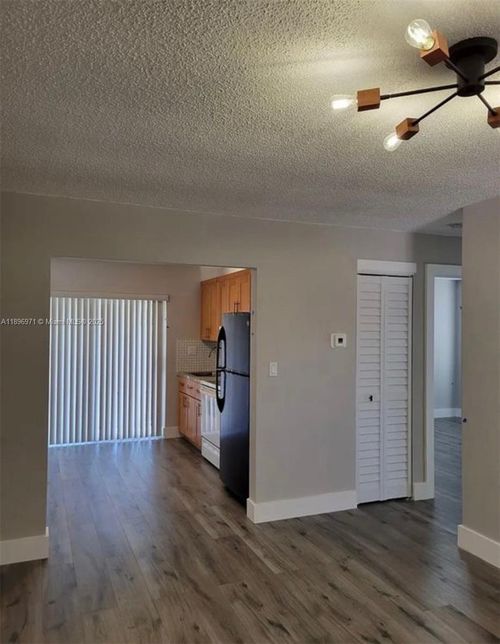 apt-4-827 Sw 11th Ave, Miami, FL, 33130-3636 | Card Image