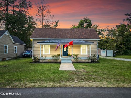 606 Jenkins Ave, Maysville, NC, 28555-9000 | Card Image