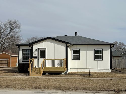 113 S 3rd St, Winterset, IA, 50273-1911 | Card Image