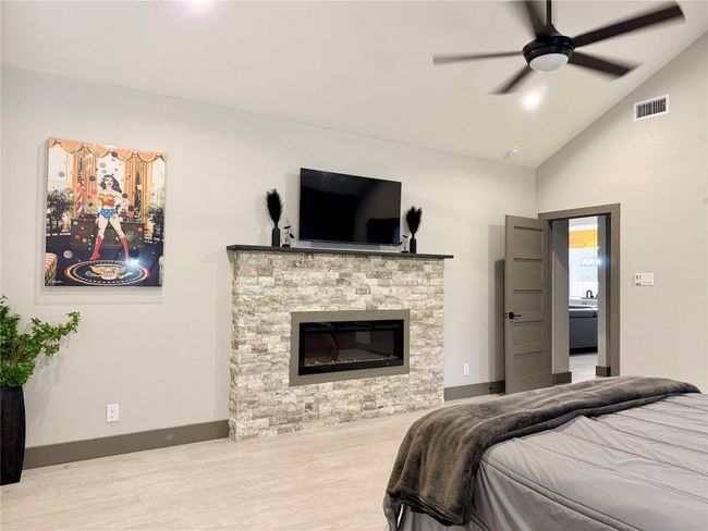 900 Daviot Dr, House other with 3 bedrooms, 2 bathrooms and null parking in Briarcliff TX | Image 15