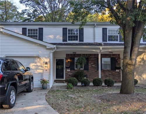 14-14 E Carriage Dr, Chagrin Falls, OH, 44022-2875 | Card Image