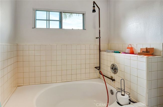 Primary Bathroom Upstairs | Image 19