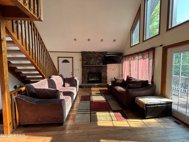 Living Room | Image 7