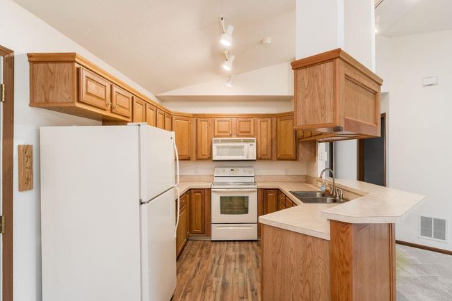 512 Richmond Dr, Condo with 3 bedrooms, 2 bathrooms and null parking in Pataskala OH | Image 14