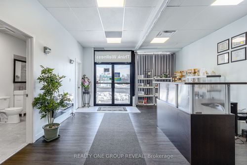 524 Simcoe St S, Oshawa, ON, L1H4J8 | Card Image