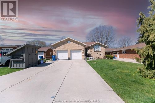 51 Pine Dr, Wallaceburg, ON, N8A3L9 | Card Image