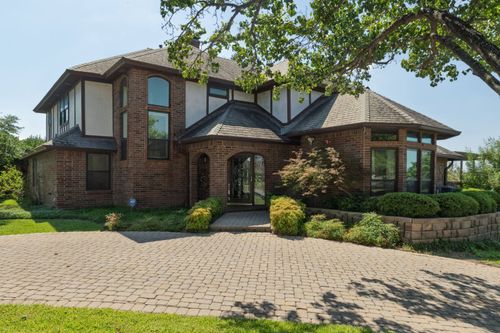 500 Green River Trl, Fort Worth, TX, 76103-1009 | Card Image