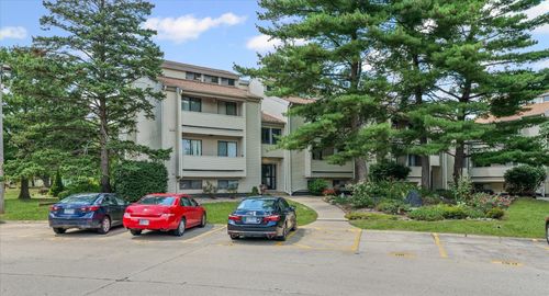 2111a-2111 Melrose Dr, Champaign, IL, 61820-7581 | Card Image