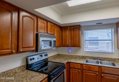 e203-3330 W Danbury Dr, Phoenix, AZ, 85053-1845 | Card Image