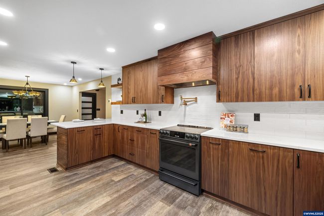 6057 Peaceful Ln Ne, House other with 2 bedrooms, 2 bathrooms and 2 parking in Silverton OR | Image 9