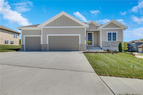 1200 Morgan Dr, Pleasant Hill, MO, 64080-2001 | Card Image