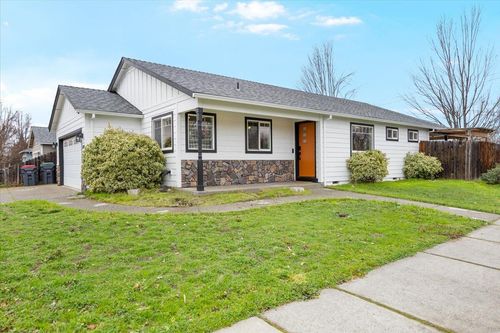 3585 Winter Run Dr, White City, OR, 97503-1160 | Card Image