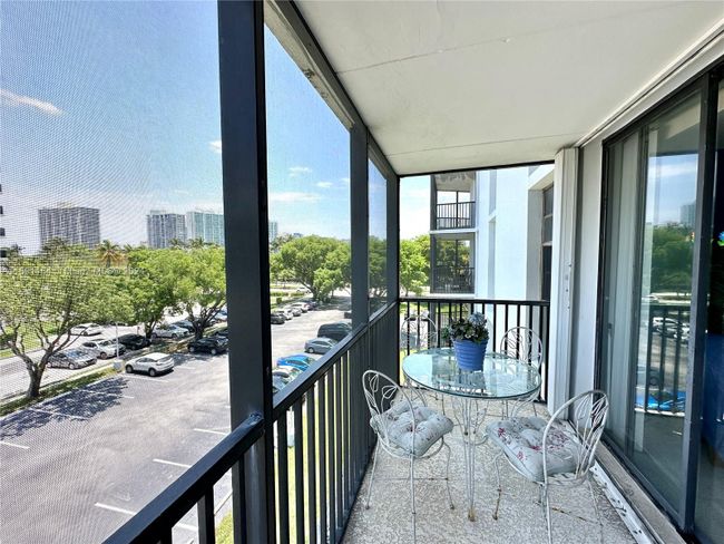 412 - 3475 N Country Club Dr, Condo with 1 bedrooms, 2 bathrooms and null parking in Aventura FL | Image 25