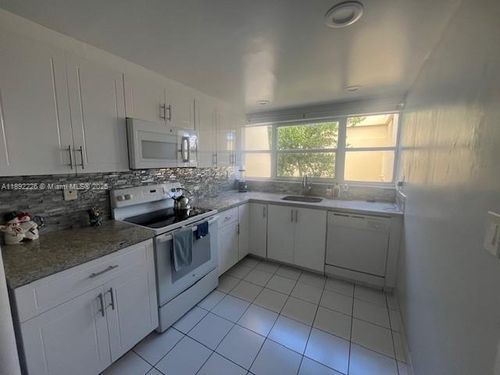 4s-920 Ne 199th St, Miami, FL, 33179-3053 | Card Image