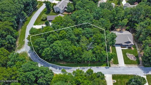 153 Trentwood Dr, Crossville, TN, 38558-6590 | Card Image