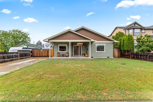 625 Cherry St, Central Point, OR, 97502-2340 | Card Image