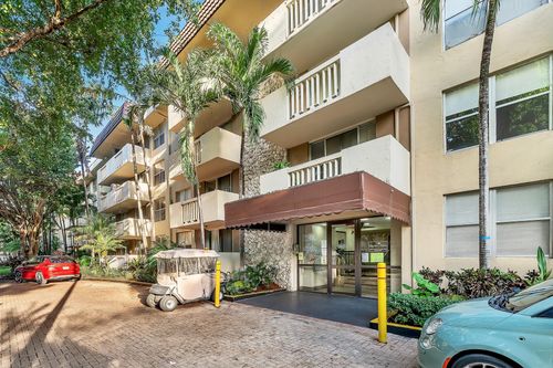 apt-304-1800 Sans Souci Blvd, North Miami, FL, 33181-3033 | Card Image