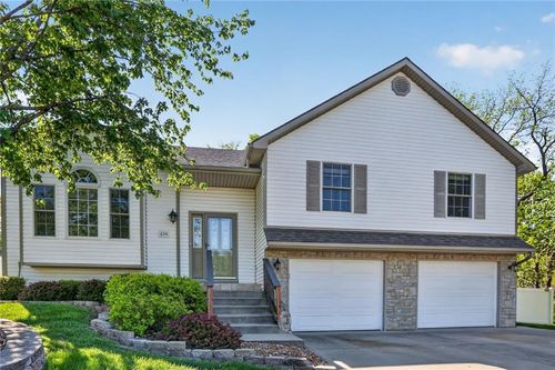 634 Hillcrest Cir, Lansing, KS, 66043-2250 | Card Image
