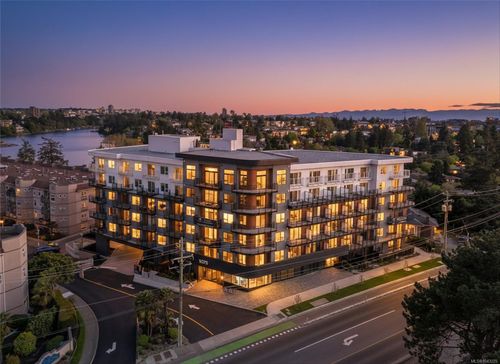 103-1075 Tillicum Rd, Esquimalt, BC, V9A2A4 | Card Image
