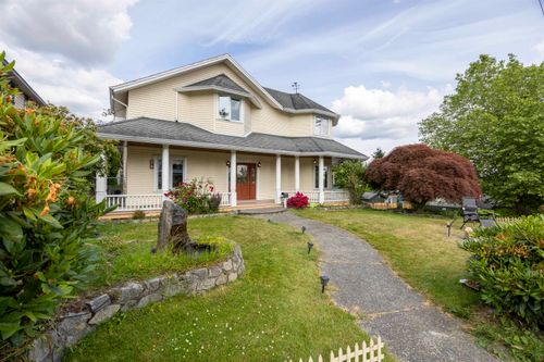607 Eighteenth St, New Westminster, BC, V3M4T1 | Card Image