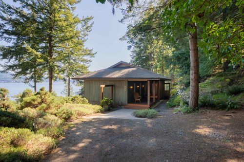 673 Cliff Road, Bowen Island, BC, V0N1G1 | Card Image