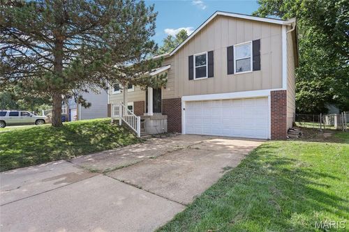 28 Trade Winds Dr, Saint Peters, MO, 63376-1143 | Card Image