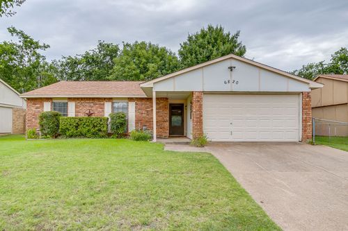 6820 Glenwood Dr, North Richland Hills, TX, 76182-4921 | Card Image