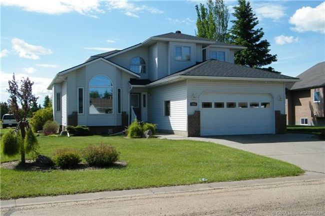 5606 46 Avenue W, Home with 5 bedrooms, 2 bathrooms and 2 parking in Forestburg AB | Image 1