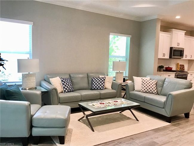 Living area with tray ceiling | Image 8