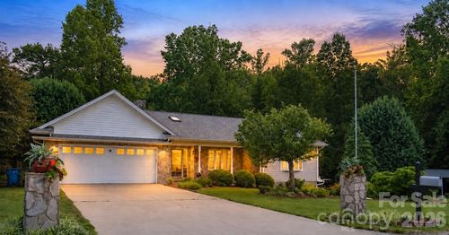 9 Daniel Cir, Granite Falls, NC, 28630-1415 | Card Image
