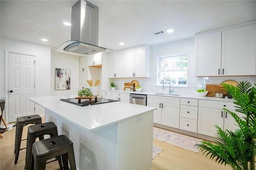 1614 E Huntsville Rd, Fayetteville, AR, 72701-1121 | Card Image