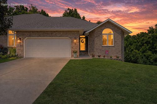 377 E Degraffenreid St, Springfield, MO, 65810-1752 | Card Image
