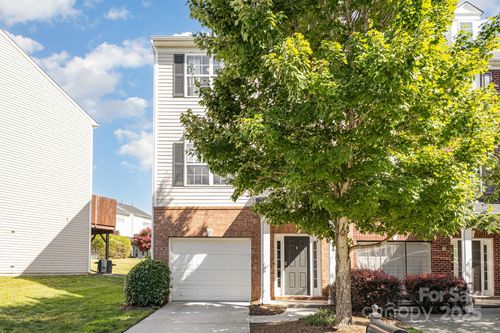 9803 Walkers Glen Dr Nw, Concord, NC, 28027-3546 | Card Image