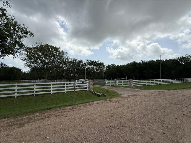 1166 Manak Rd, House other with 3 bedrooms, 3 bathrooms and 3 parking in Sealy TX | Image 38