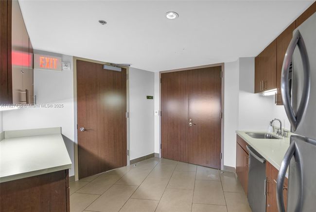 APT-1903S - 2681 N Flamingo Rd, Condo with 2 bedrooms, 2 bathrooms and null parking in Sunrise FL | Image 39