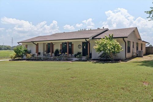 7591 E Kerrville Rosemark Rd, Millington, TN, 38053-4736 | Card Image