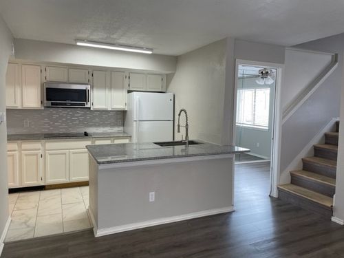 206-9831 Walnut St, Dallas, TX, 75243-8867 | Card Image
