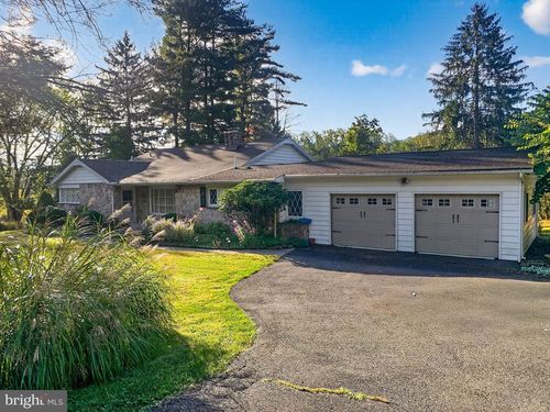 2304 Black River Rd, BETHLEHEM, PA, 18015-5402 | Card Image