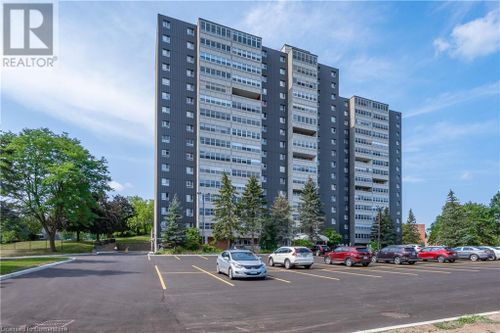 225 Harvard Pl, Waterloo, ON, N2J4H4 | Card Image