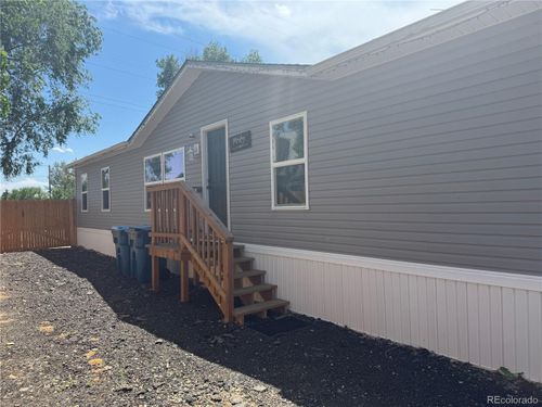 811 Plum Ave, Lochbuie, CO, 80603-6413 | Card Image