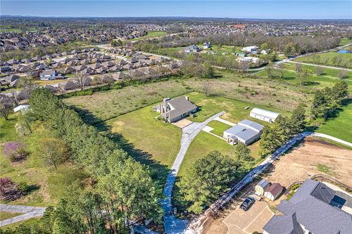 6098 S Pack Ln, Rogers, AR, 72758-8042 | Card Image