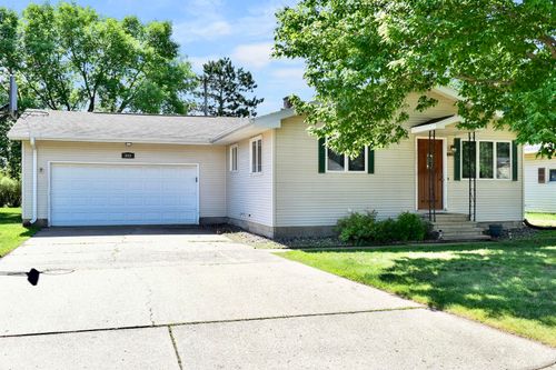 840 52nd Ave, Winona, MN, 55987-1235 | Card Image