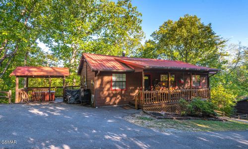 617 Iron Mountain Rd, Pigeon Forge, TN, 37863-3010 | Card Image