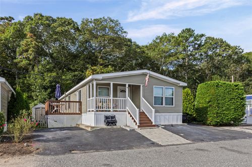 75-1795 Osborn Ave, Riverhead, NY, 11901-5235 | Card Image