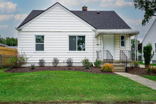 28120 Asmus St, Roseville, MI, 48066-2633 | Card Image