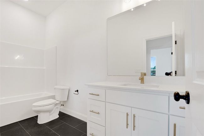 Hall Bath | Image 17