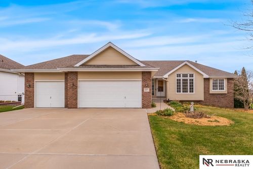 127 Longwood Dr, Papillion, NE, 68133-3381 | Card Image