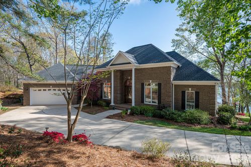103 Shelter Cove Ln, Mooresville, NC, 28117-5818 | Card Image