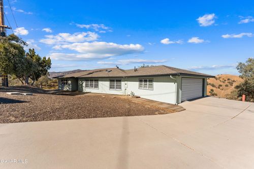 22901 Rim Way, Tehachapi, CA, 93561 | Card Image